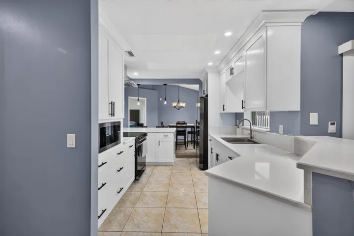 443 Southwest Homeland Rd-006