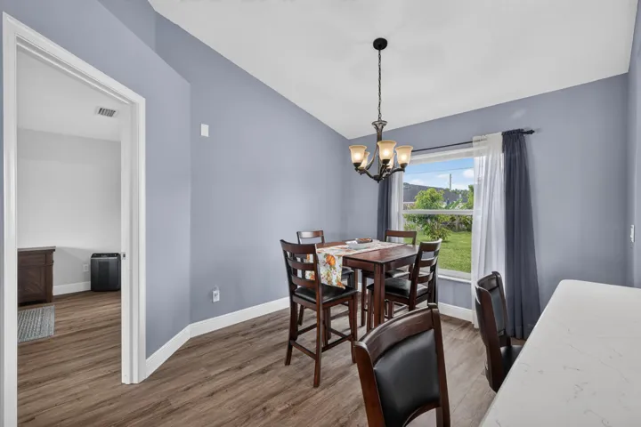 443 Southwest Homeland Rd-009