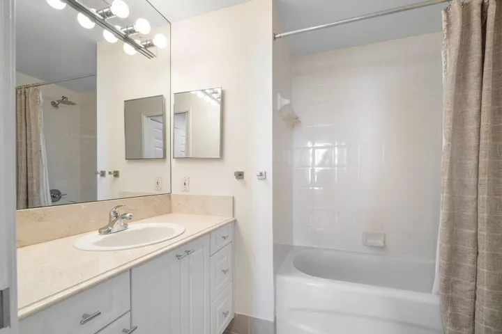 m bathroom 1