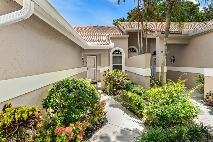 004-2201HeatherRunTerrace-PalmBeachGarde
