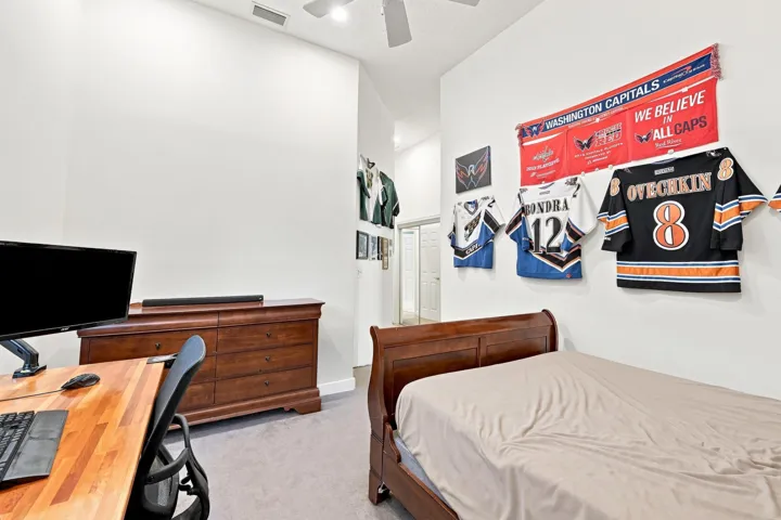 26_stl_8897_with_tv