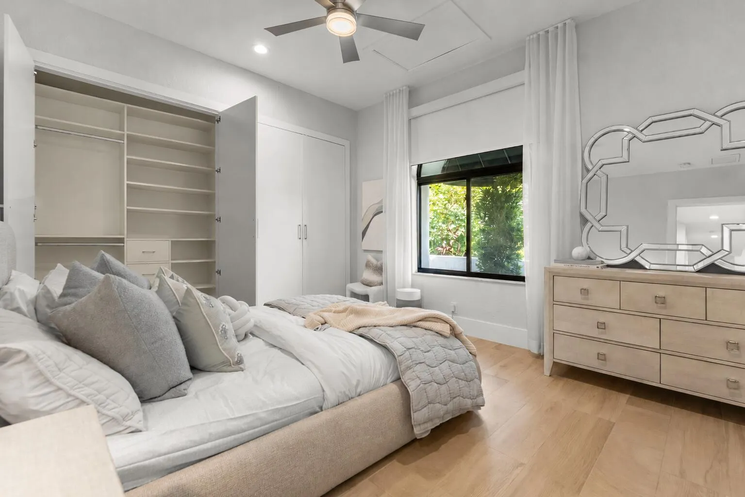 Guest Bed with Closet