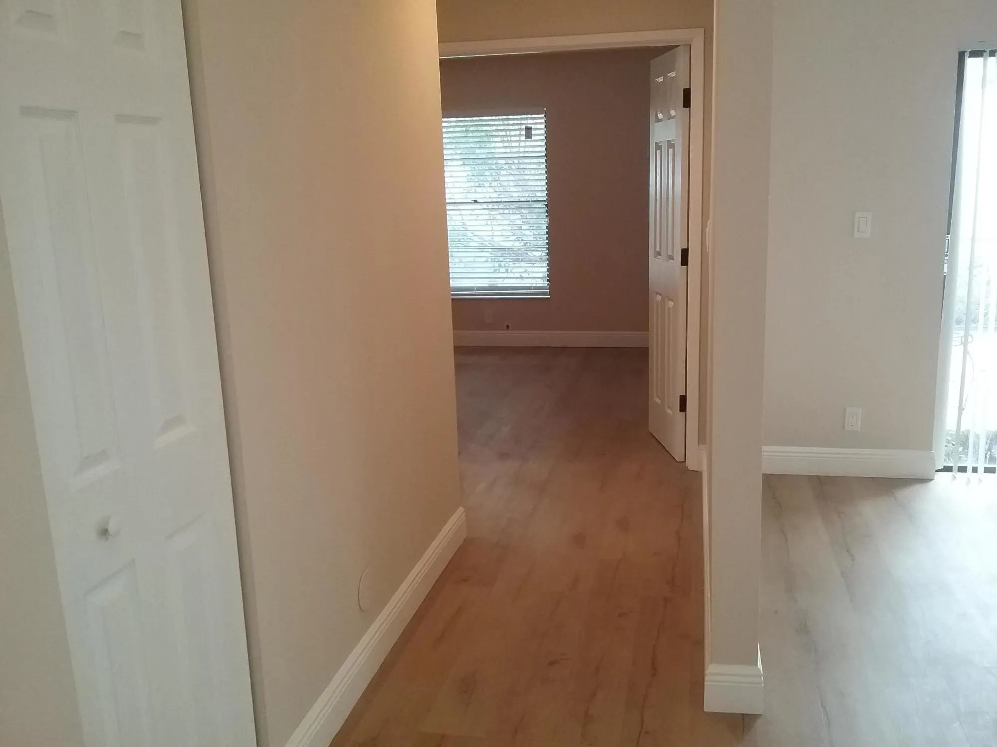 hallway to 2 guest bdrs