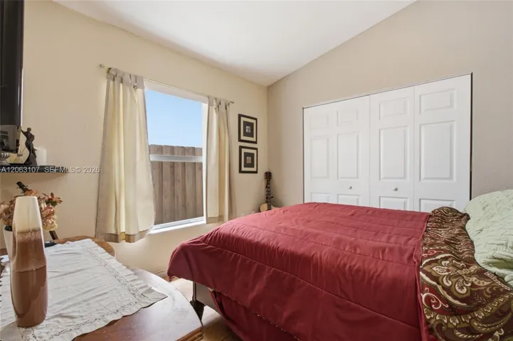 2nd bedroom
