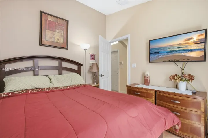 2nd bedroom