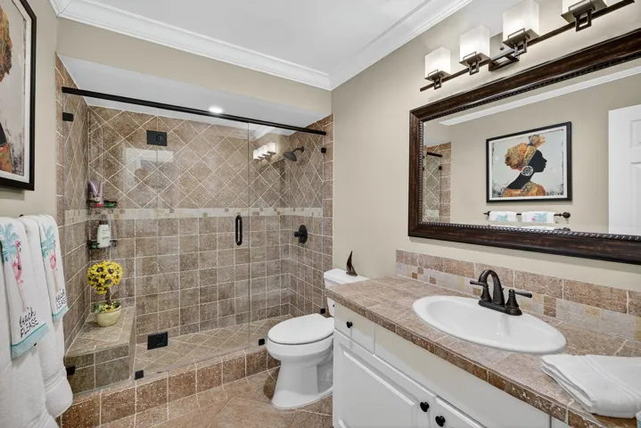Great guest bath.