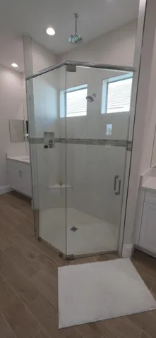 Main Bathroom 4