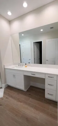 Main Bathroom 1
