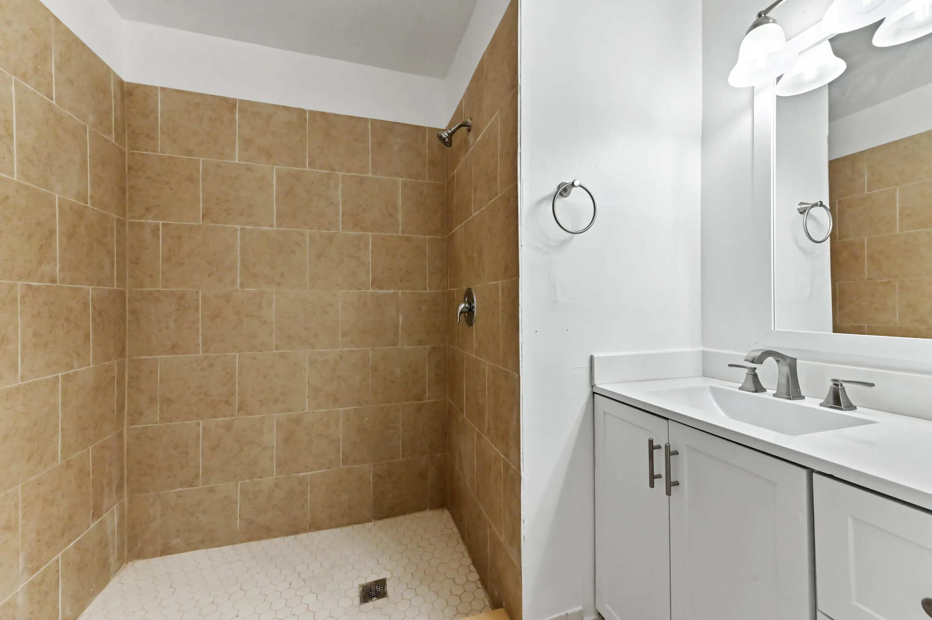 16 bathroom 01