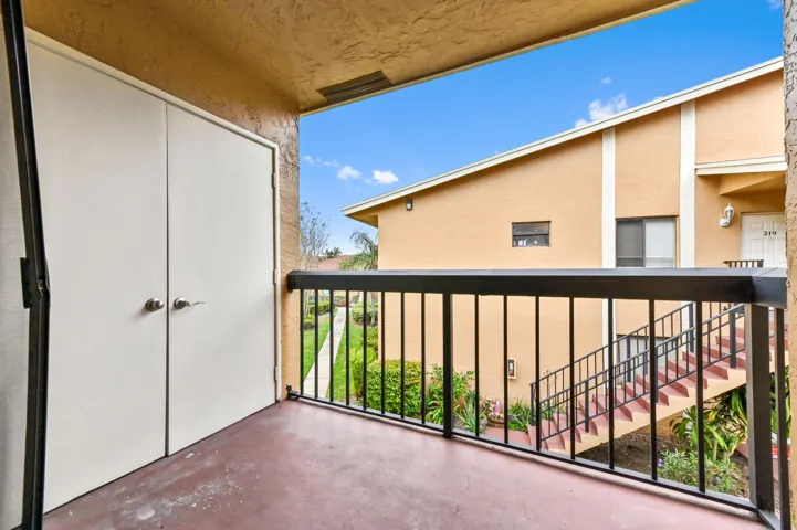 17 balcony 01
