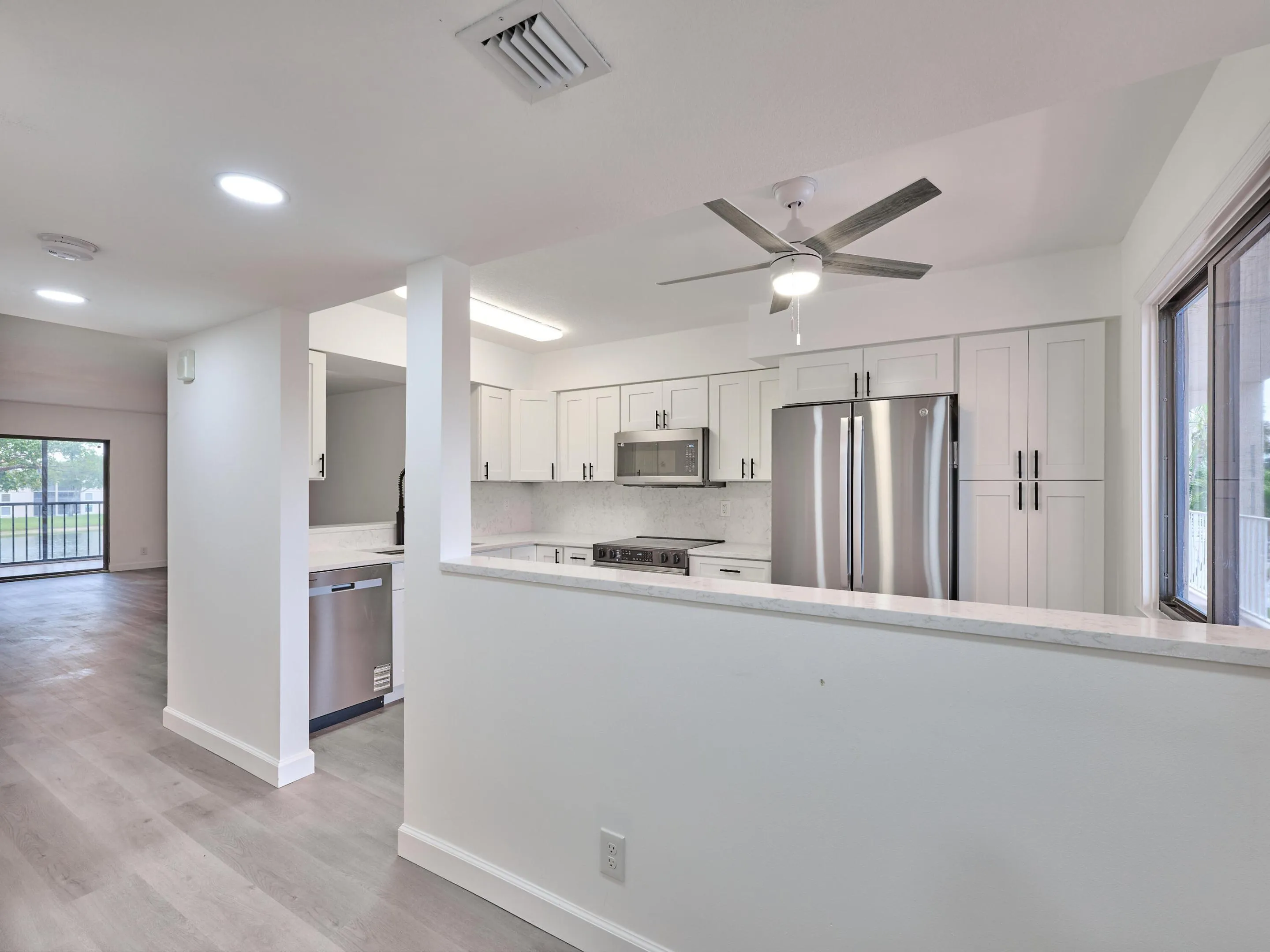 OPEN KITCHEN