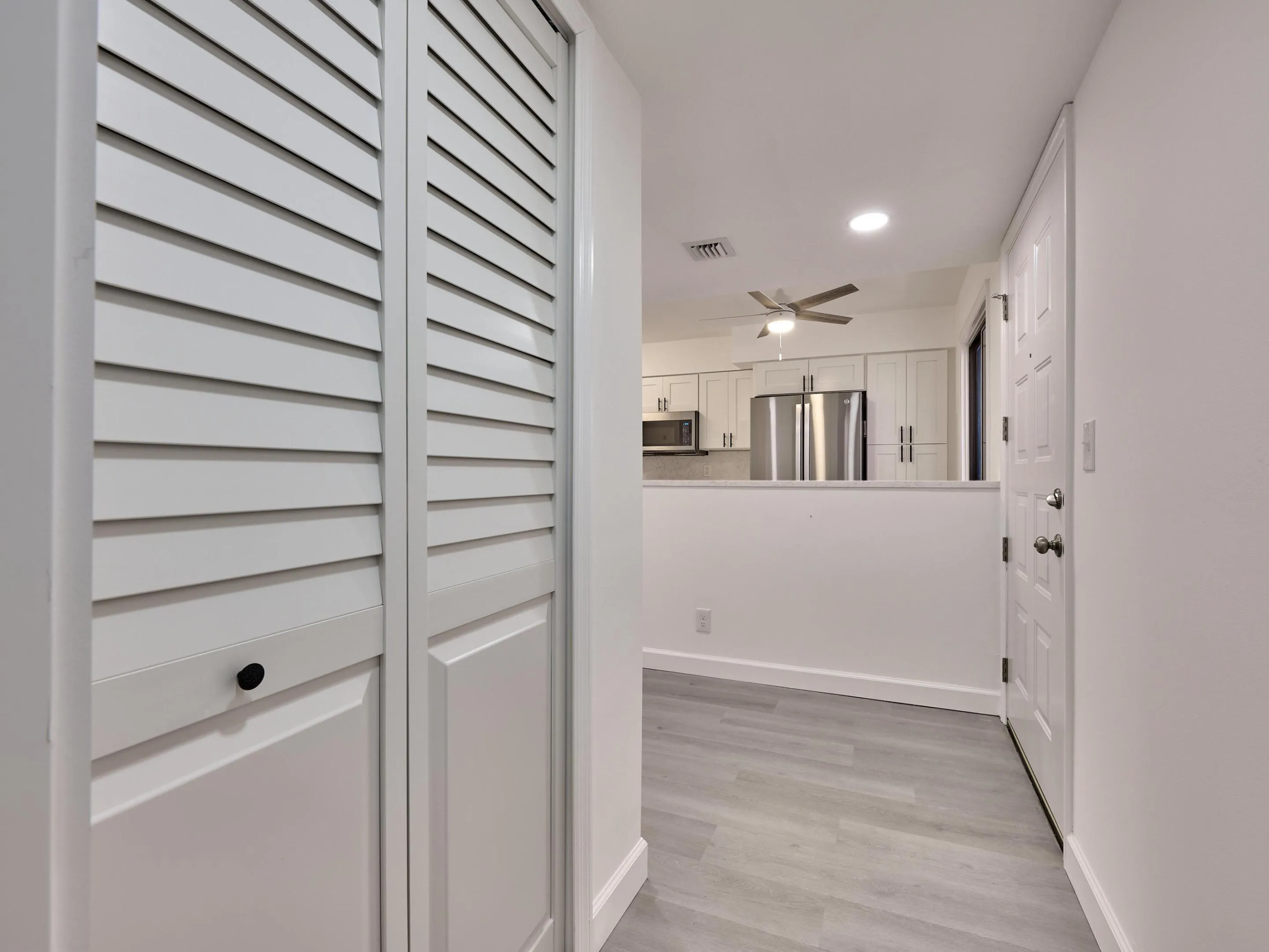 EXTRA CLOSETS