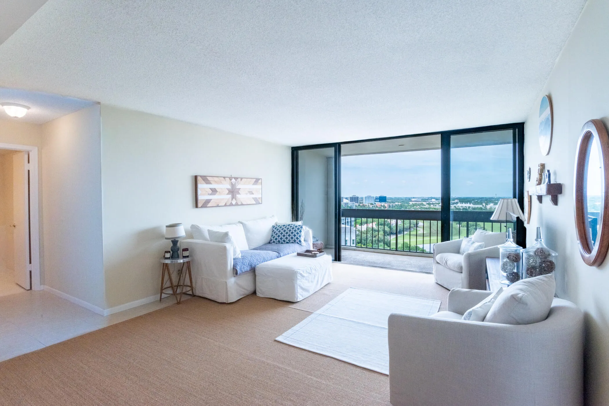 © Clark- 2400 Presidential Way 1505-002