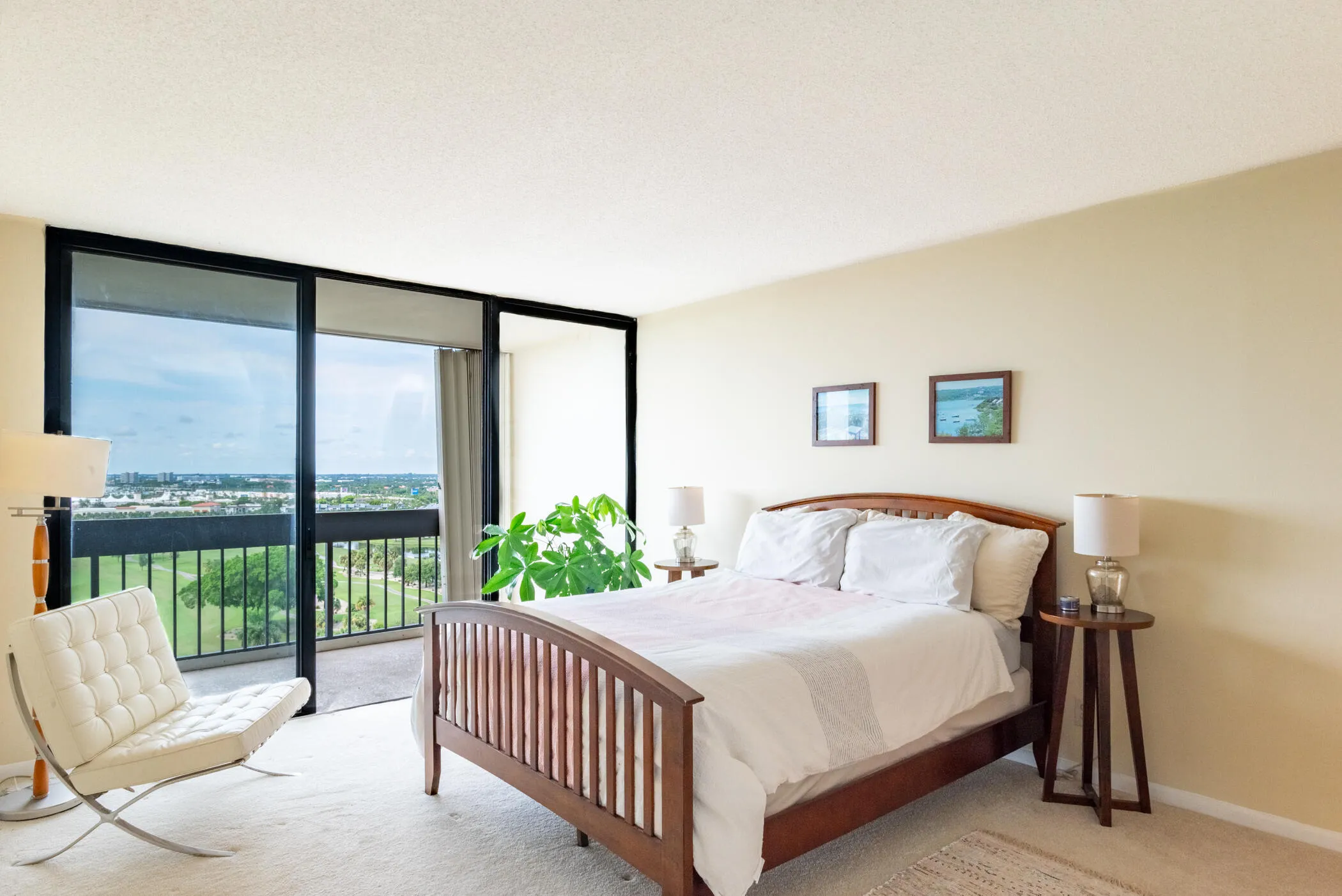 © Clark- 2400 Presidential Way 1505-018