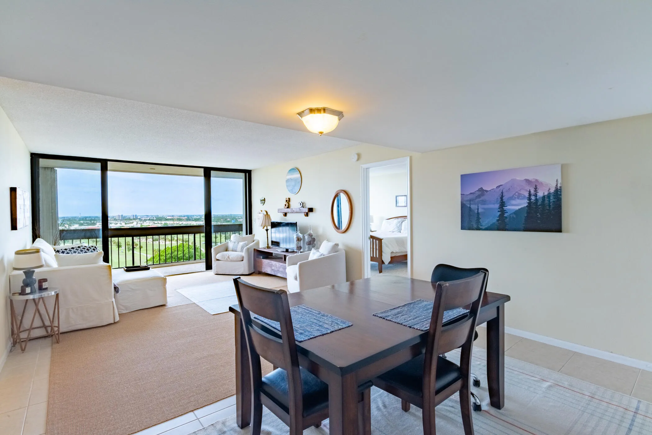 © Clark- 2400 Presidential Way 1505-004