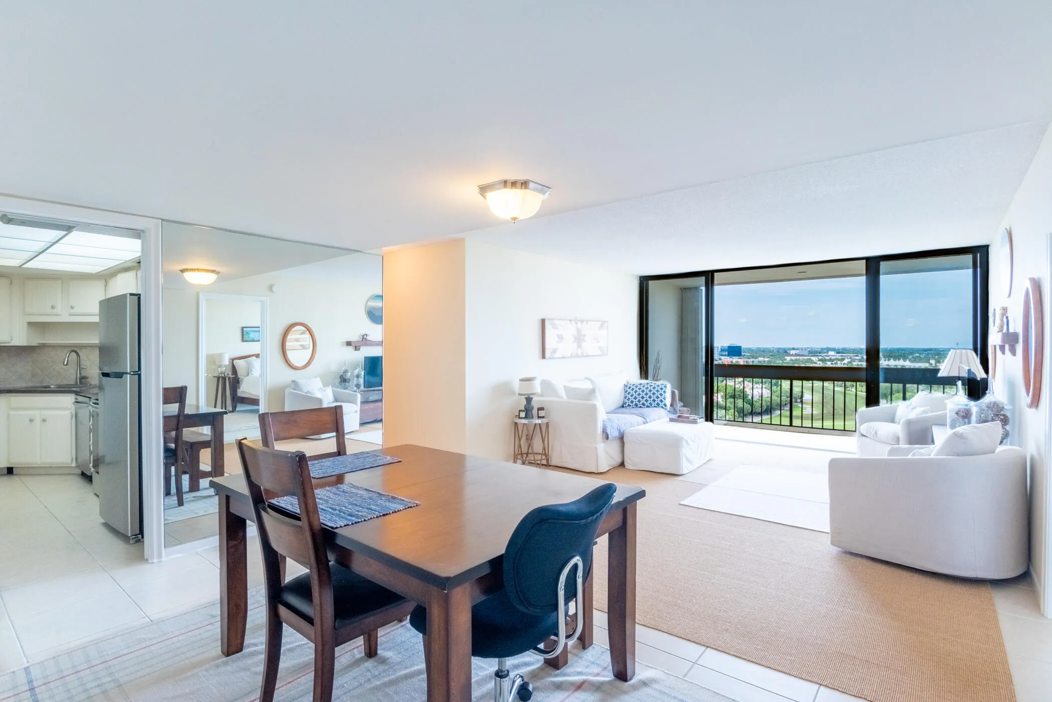 © Clark- 2400 Presidential Way 1505-001