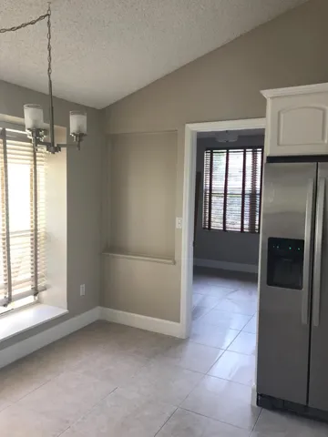 Eat-in Kitchen