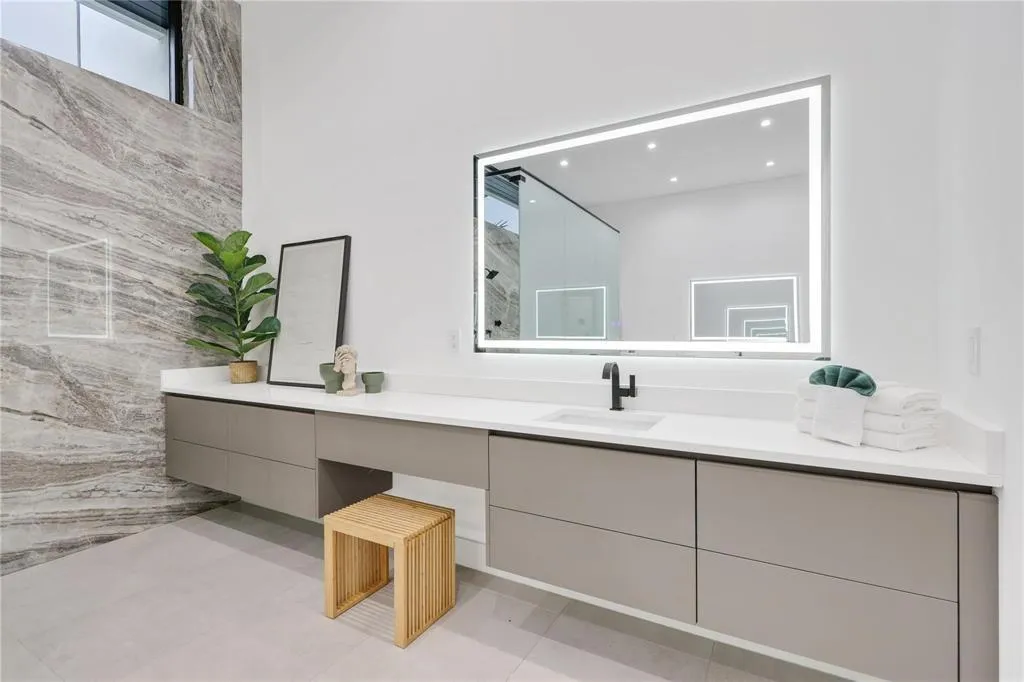 8795 valencia.jpg mb
