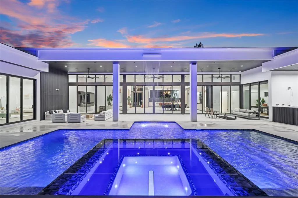 8795 valencia.jpg pool