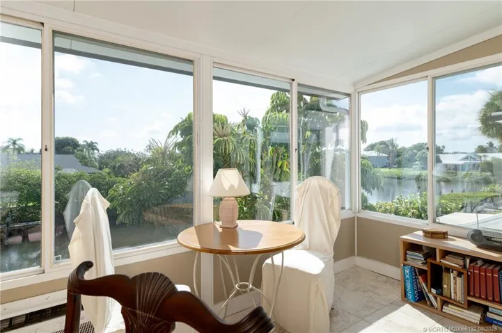 Meditate in this sunny & cheerful room