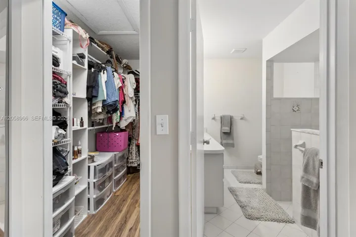 Walking Closet