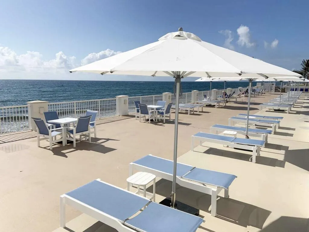 1b.-BARCLAY-POOL-DECK-1