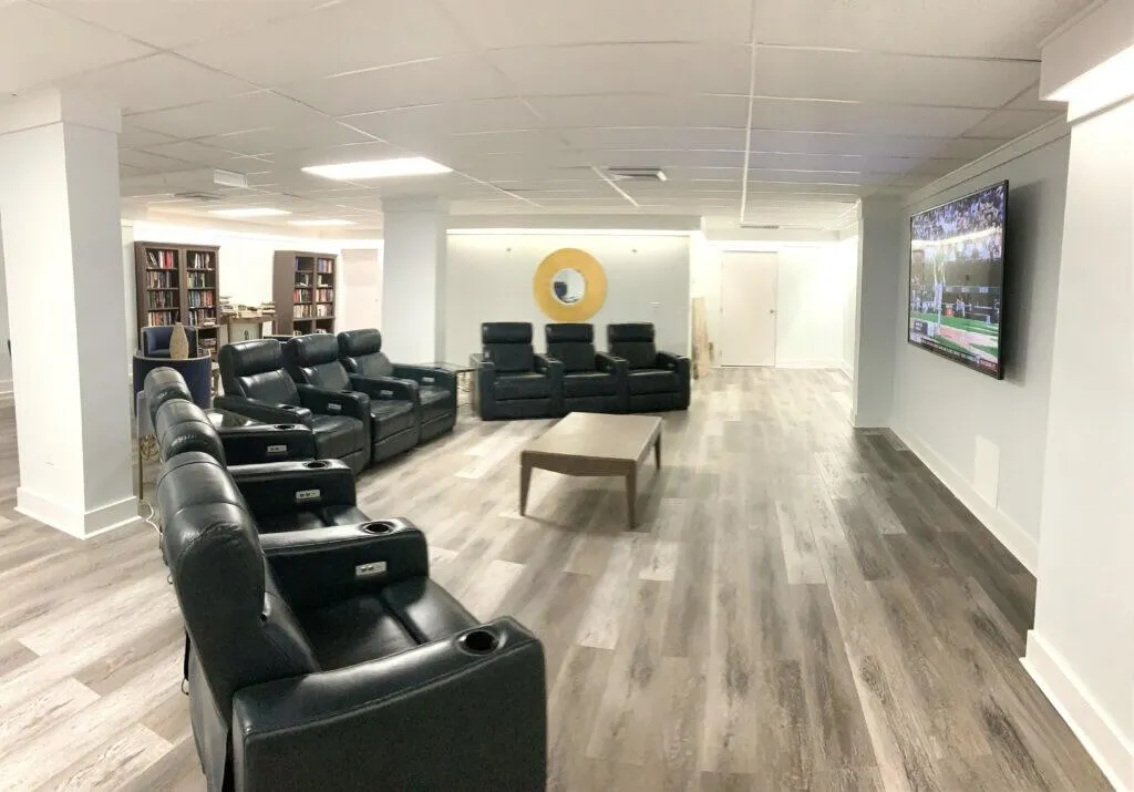 3b.-BARCLAY-LOUNGE