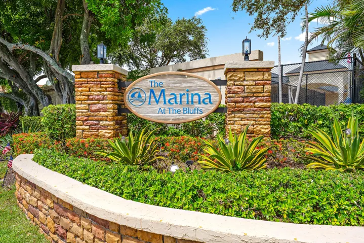 701 Seafarer Cir 103-25
