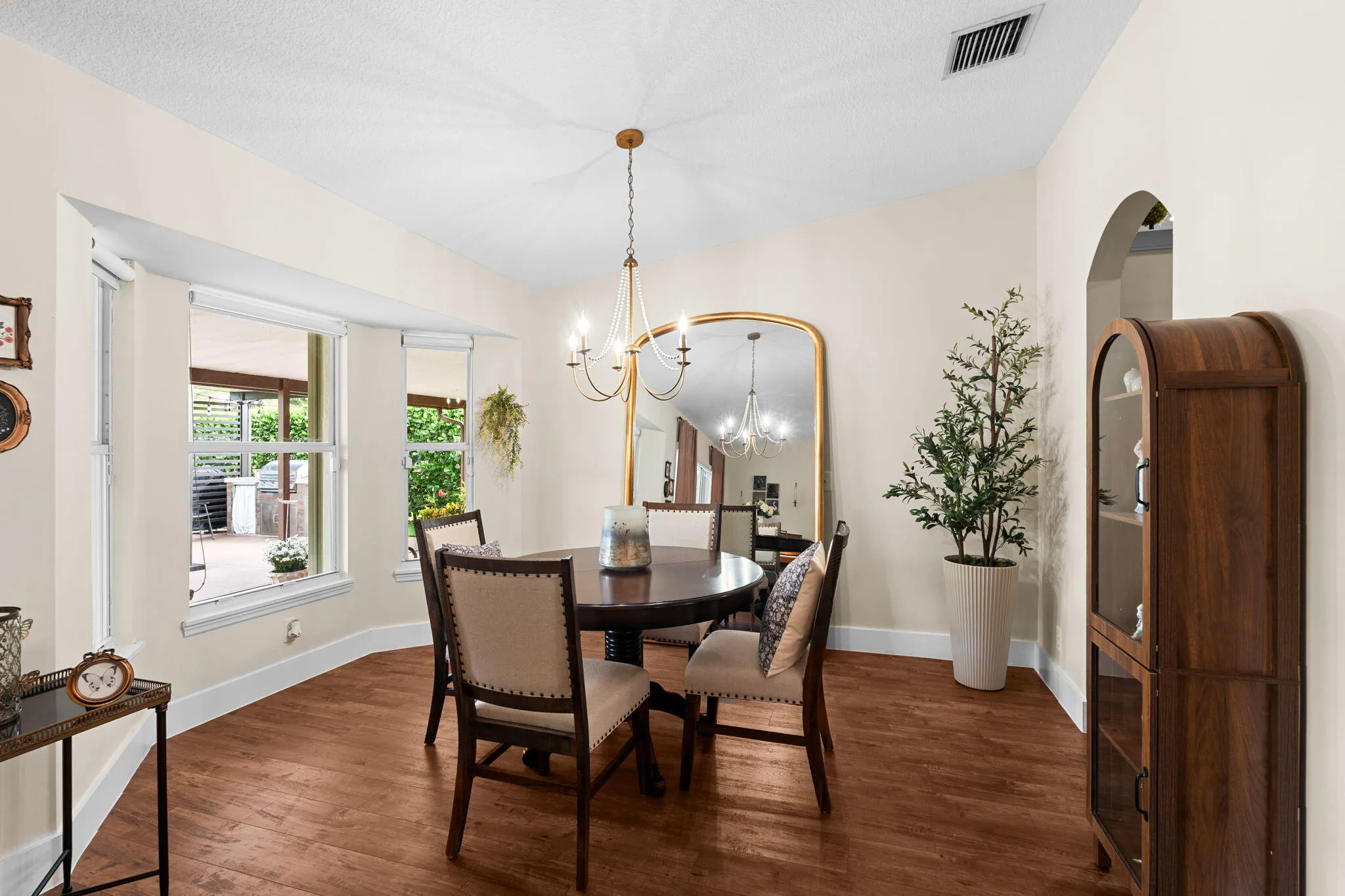 13-web-or-mls-A7402562