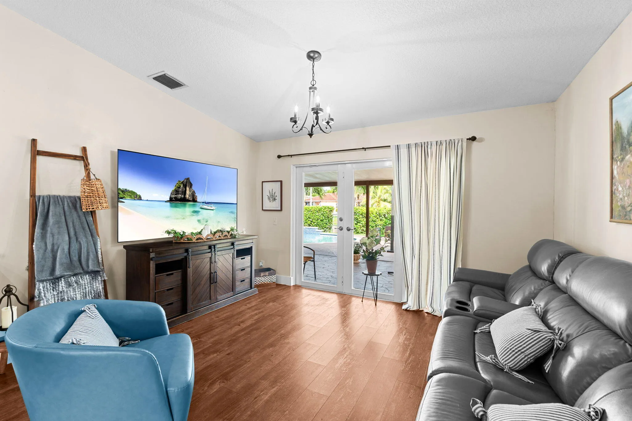 23-web-or-mls-A7402598