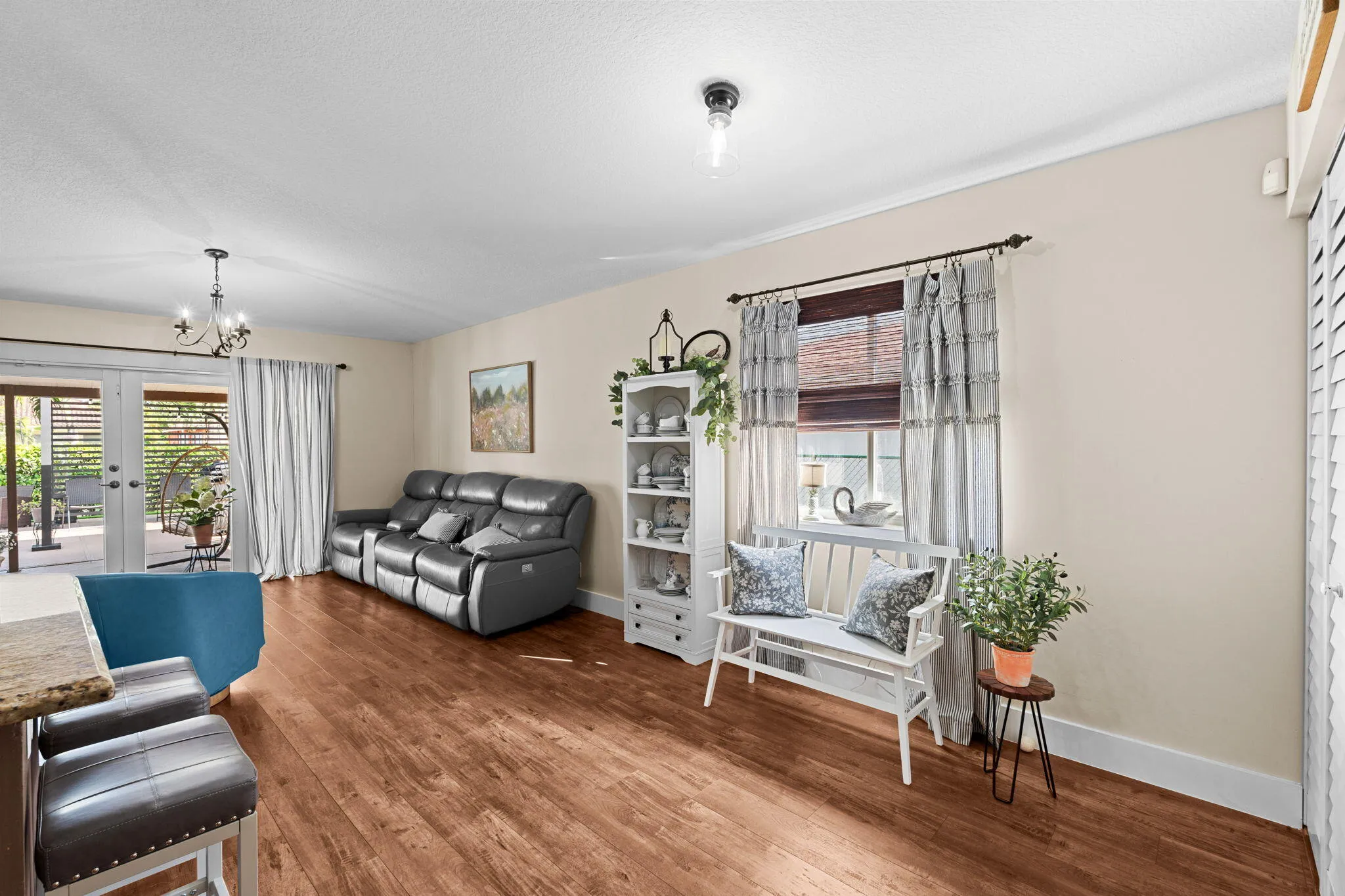 21-web-or-mls-A7402589