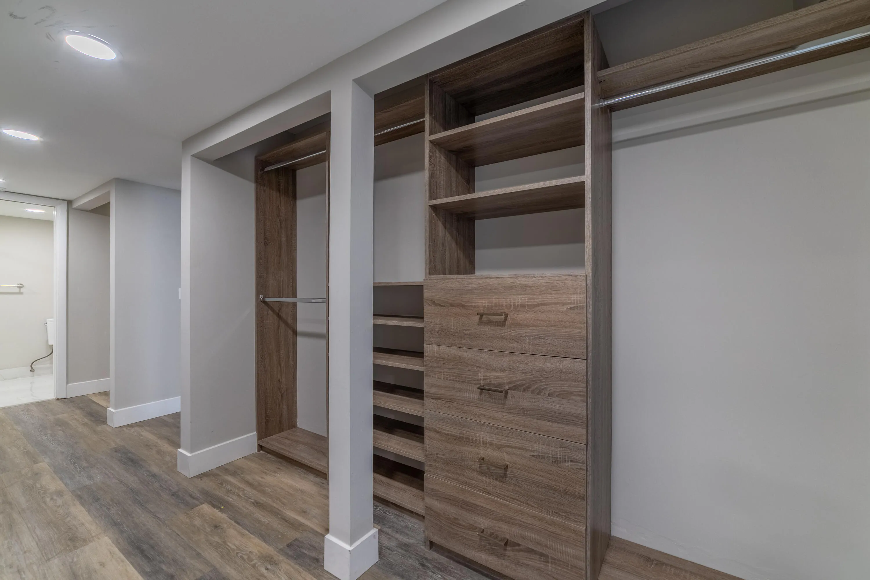 Walk In Closet-C