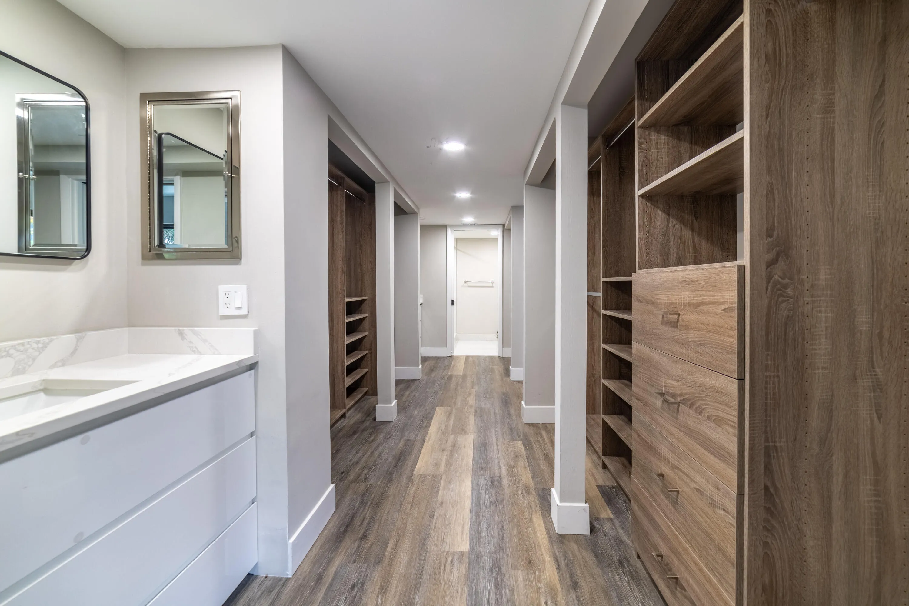 Walk In Closet-B