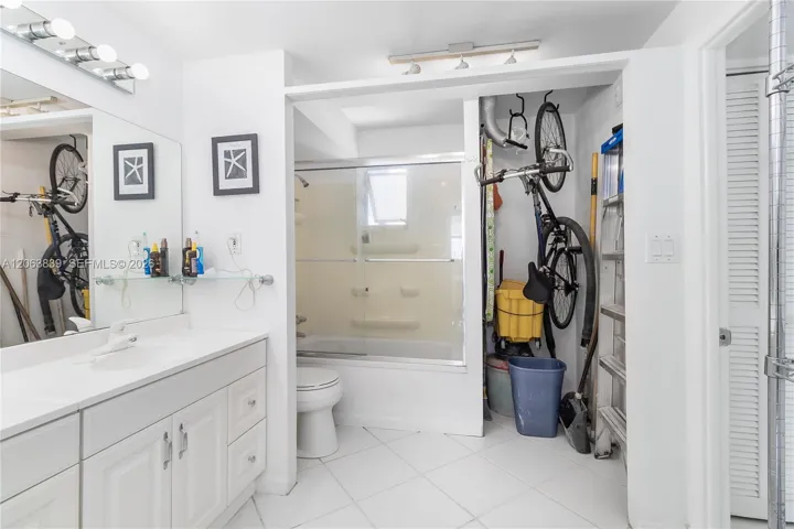 2nd bedroom/den