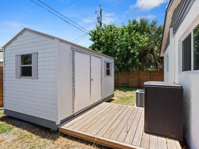 Shed & decking