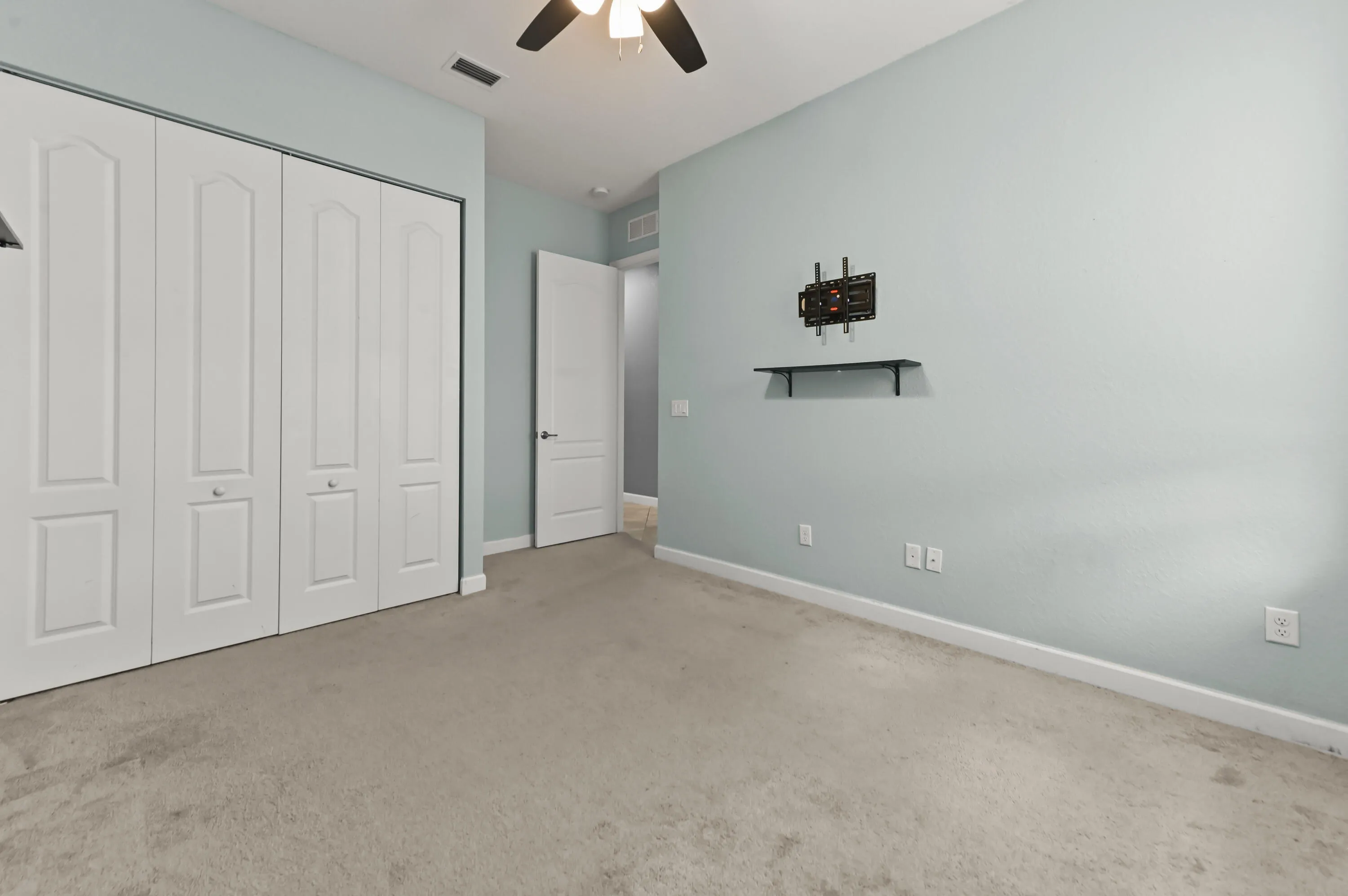 18 Bedroom 02