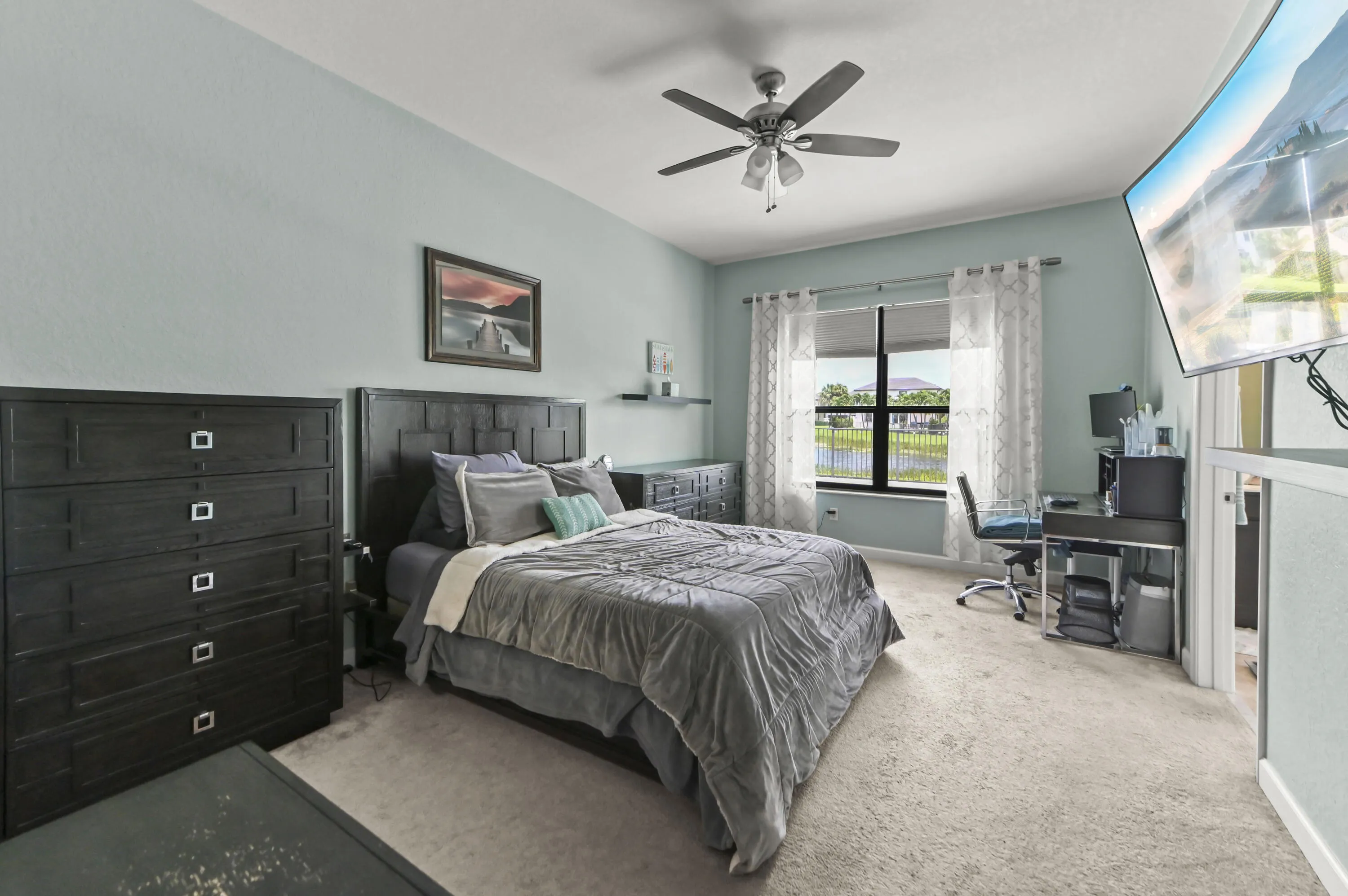 25 Bedroom 01