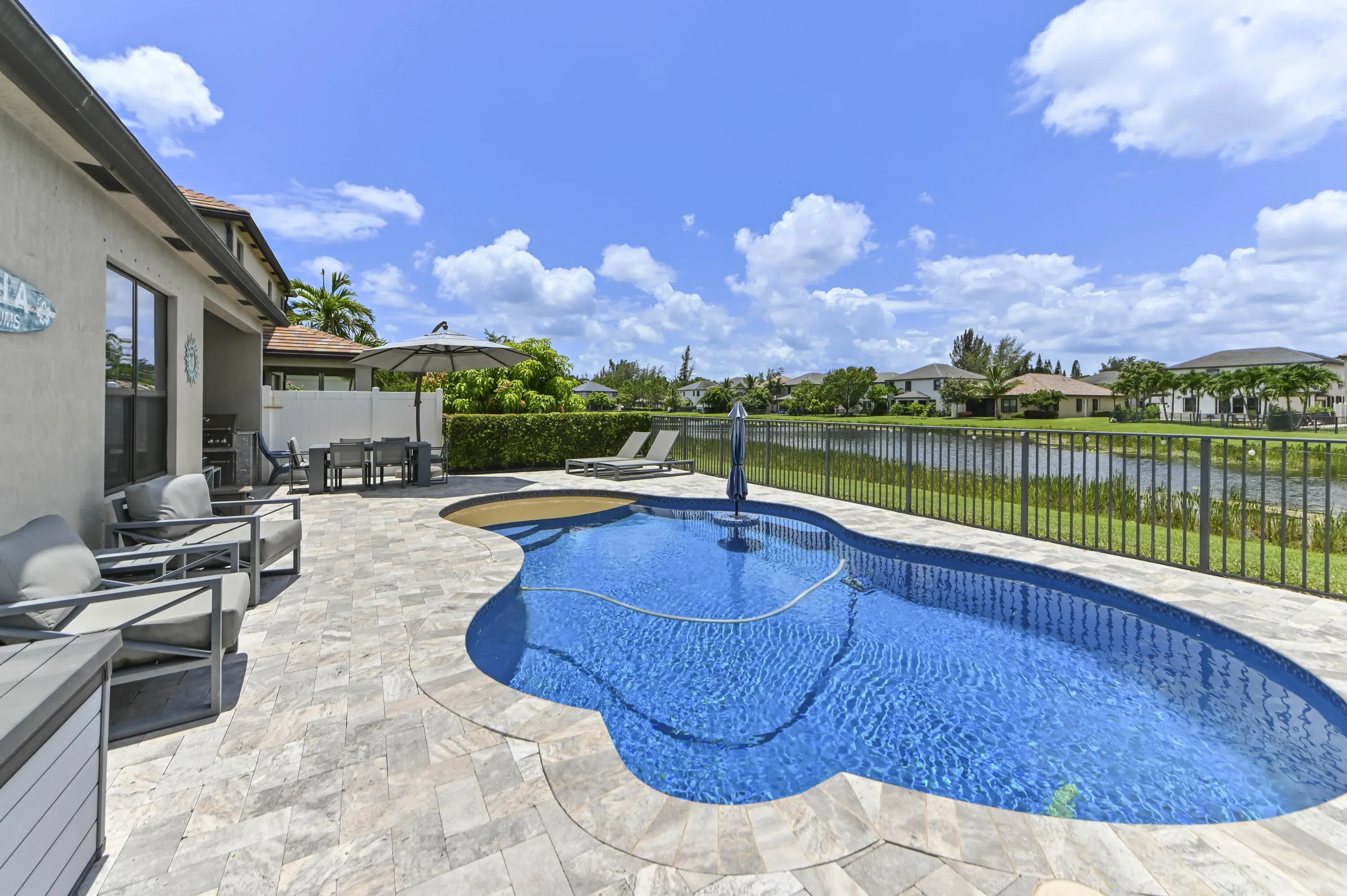 37 Swimming Pool 02