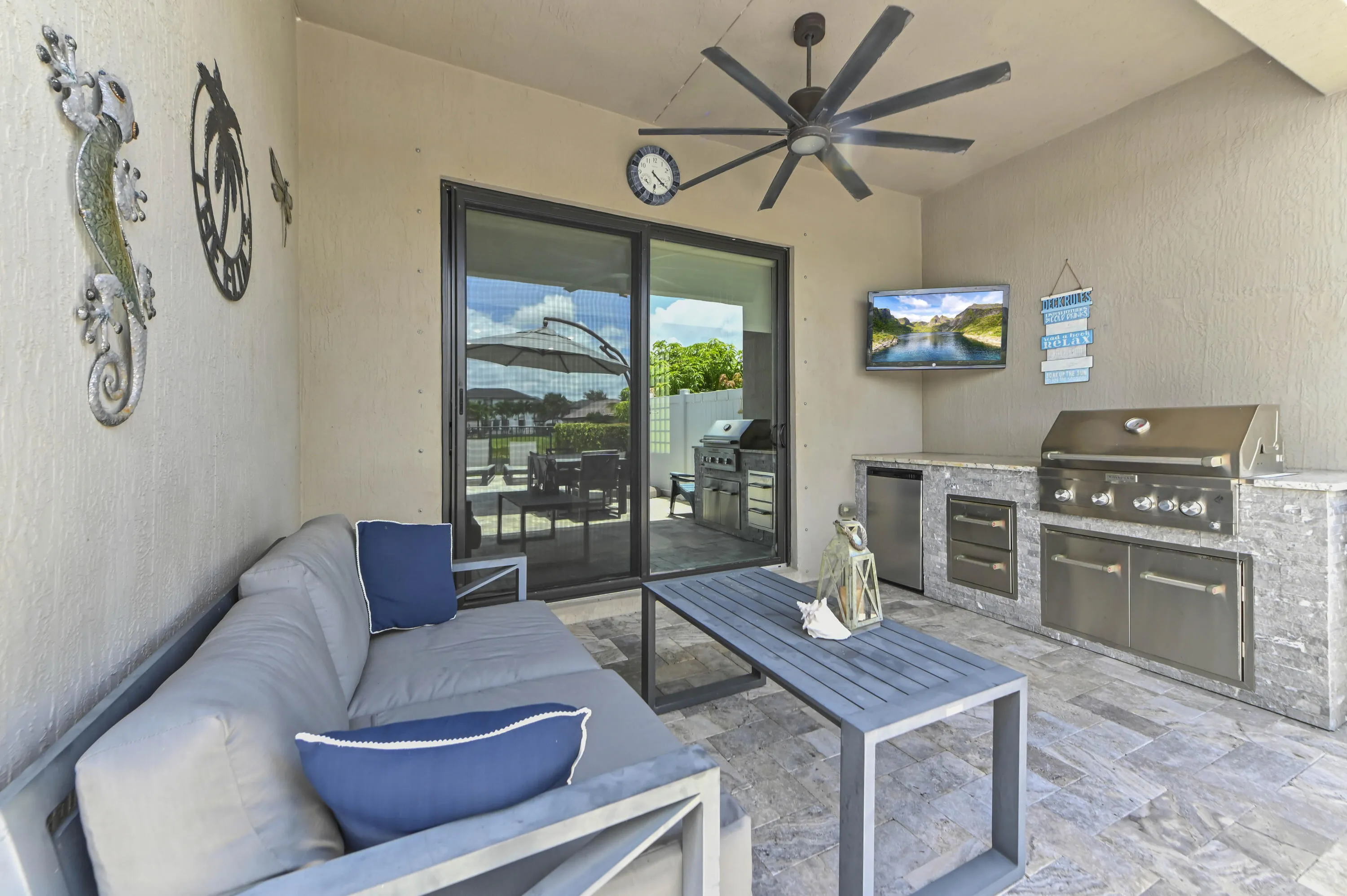 34 Patio 02