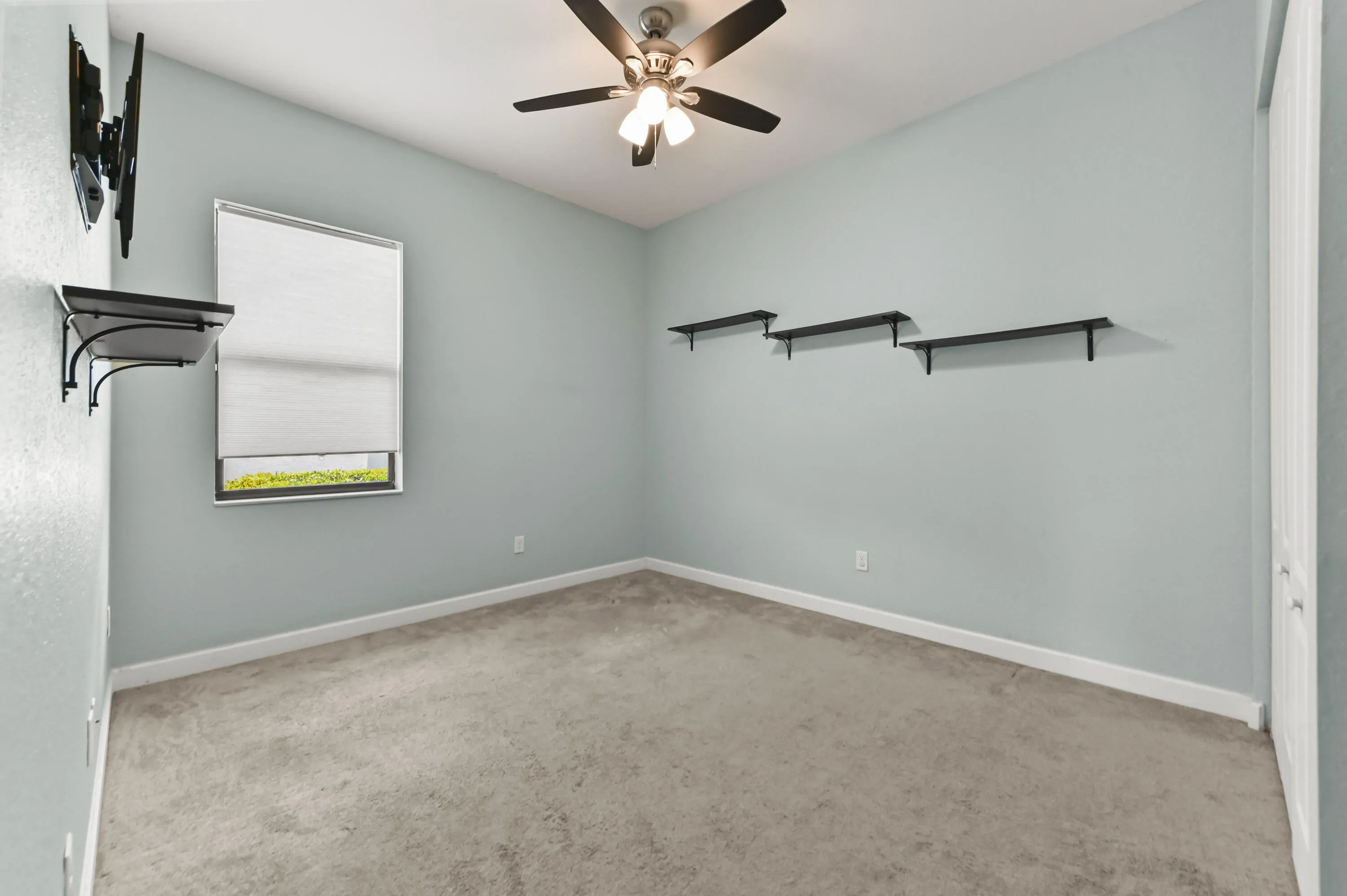 18 Bedroom 01