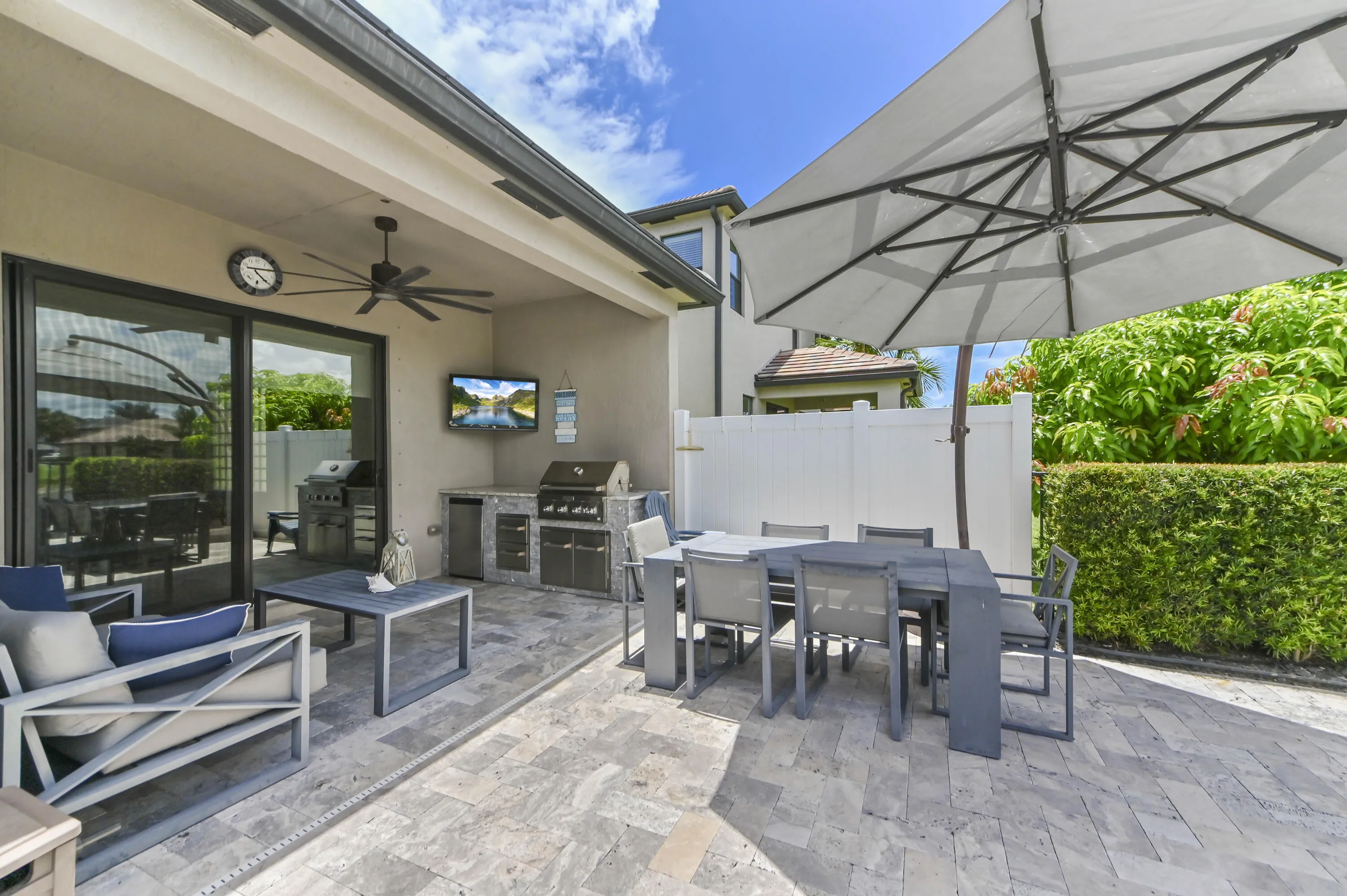 35 Patio 03