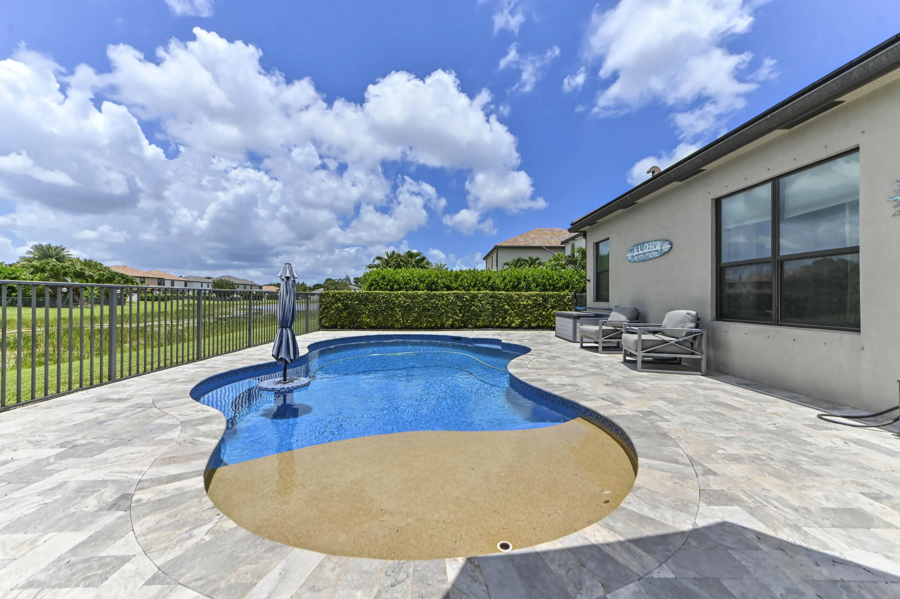 36 Swimming Pool 01