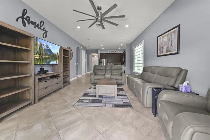 06 Living Room 03