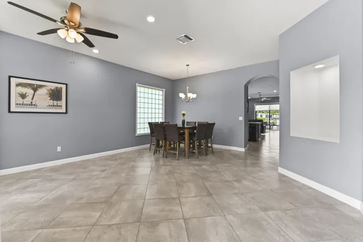 13 Dining Room 04