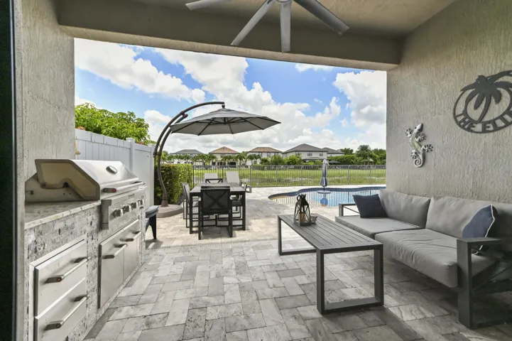 33 Patio 01