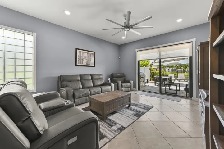 05 Living Room 02