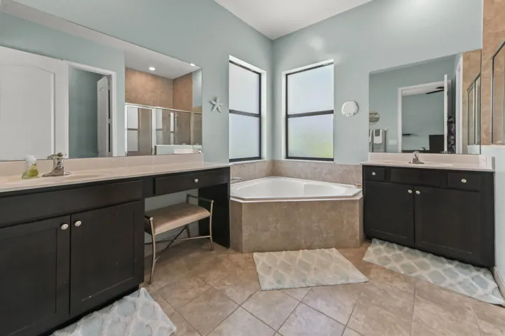 28 Bathroom 01