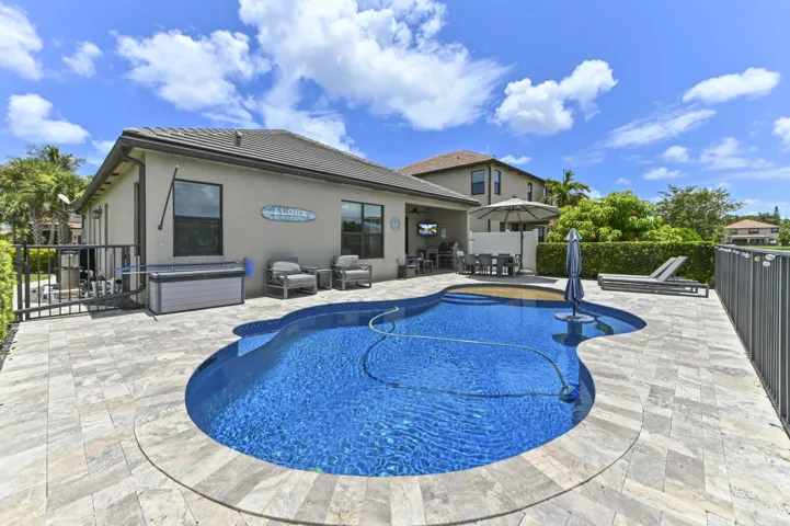 38 Swimming Pool 03