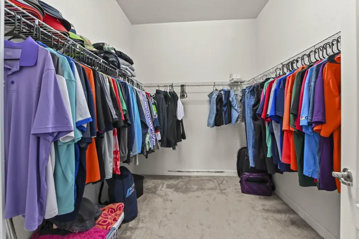 30 Closet 01