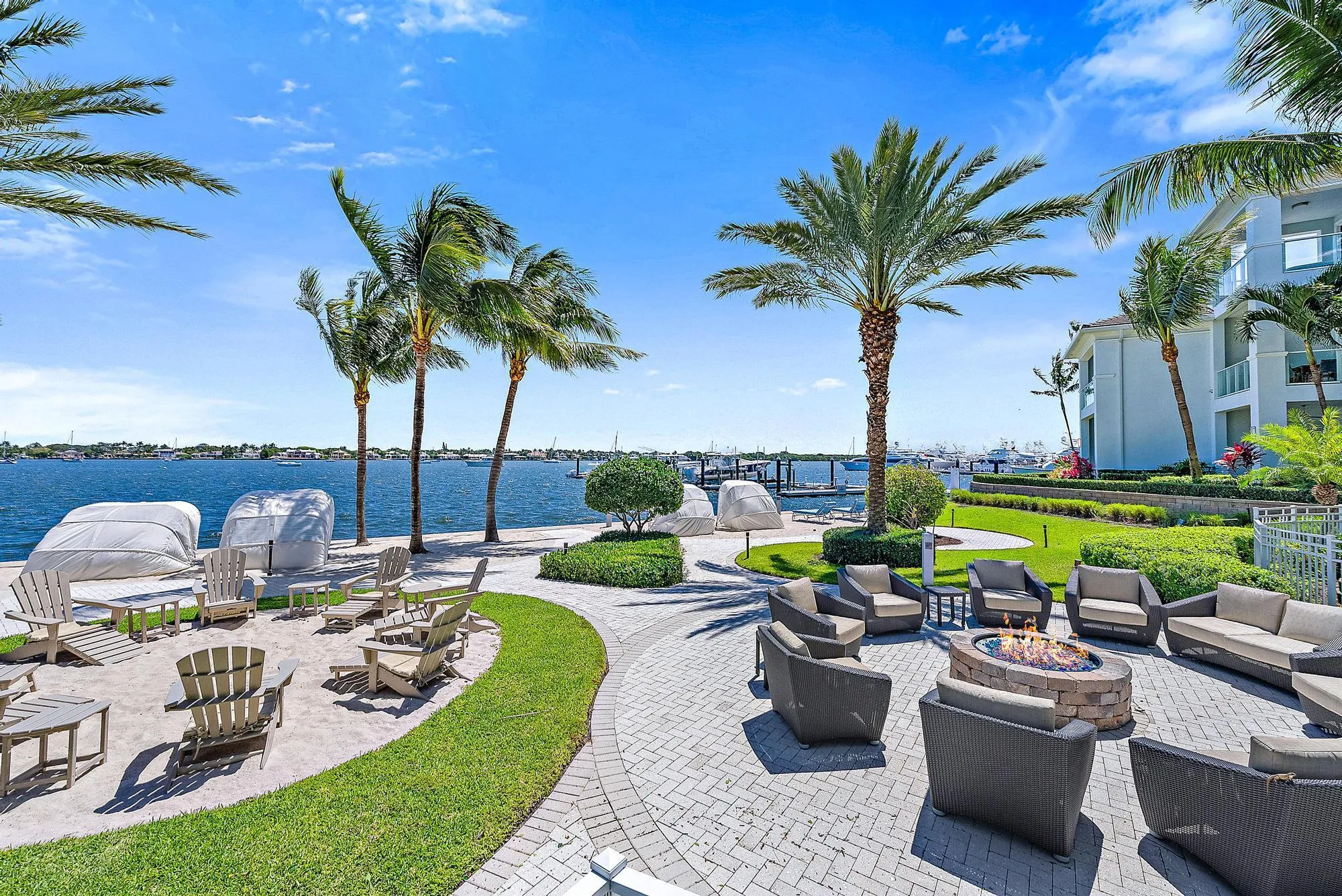 Resort-Style Fire Lounge